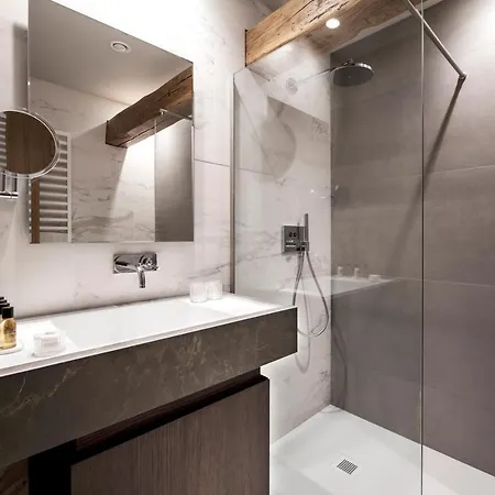 Hotel Chateau De Wallerand 4*
