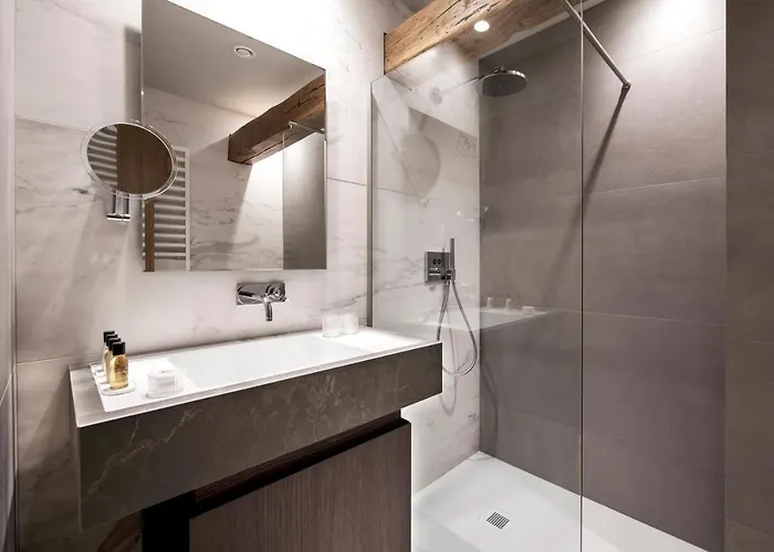 Hotel Chateau De Wallerand 4*